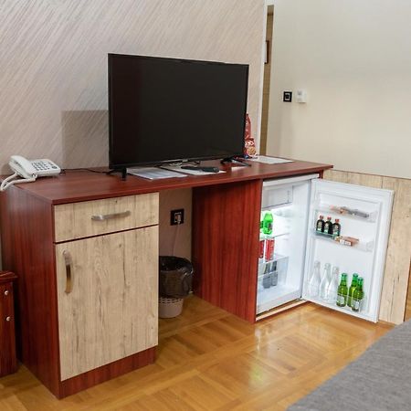 Hotel Kutko Панчево Екстер'єр фото