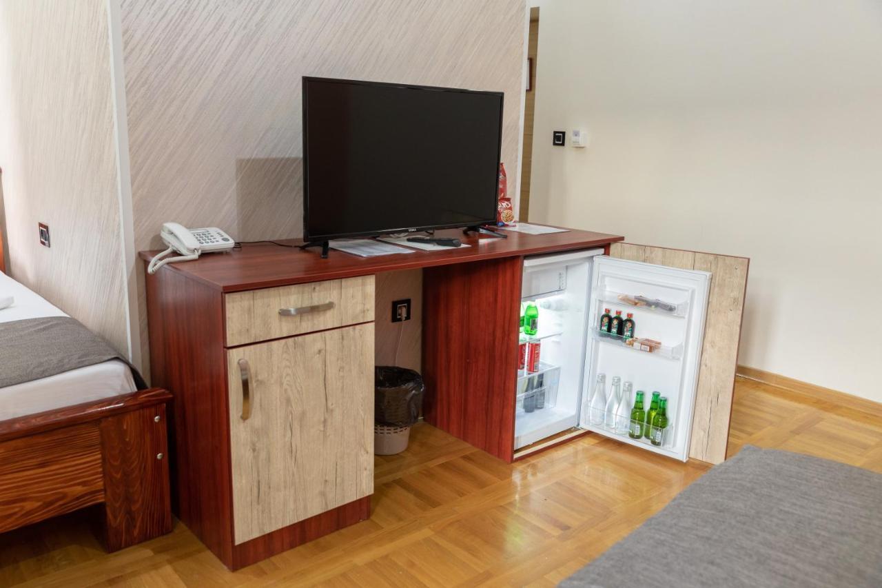 Hotel Kutko Панчево Екстер'єр фото