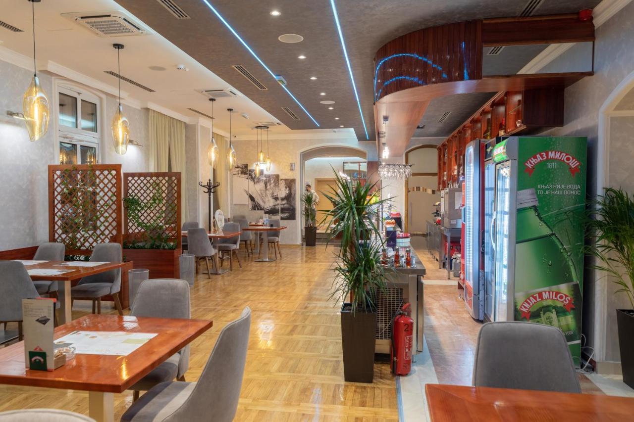 Hotel Kutko Панчево Екстер'єр фото