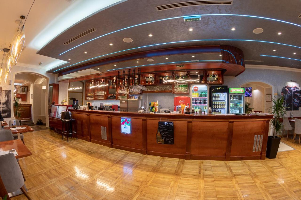Hotel Kutko Панчево Екстер'єр фото