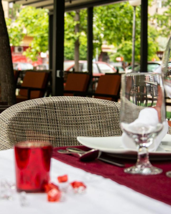 Hotel Kutko Панчево Екстер'єр фото